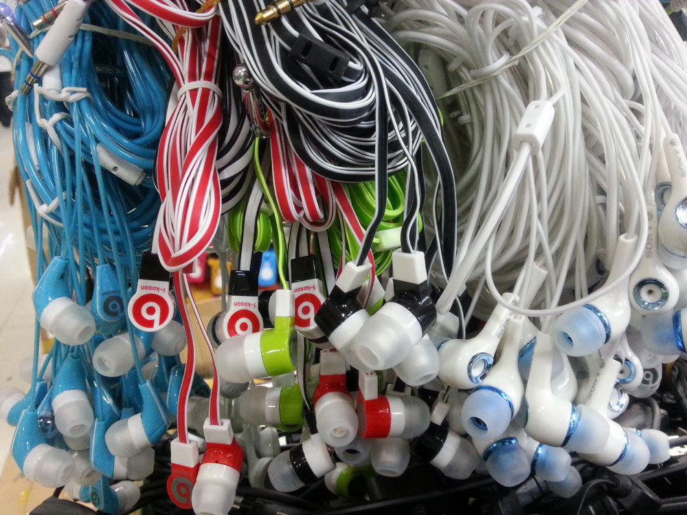 多彩立體通用高音質(zhì)耳機(jī) 手機(jī)聽音新選擇，廣州超品通信器材一覽